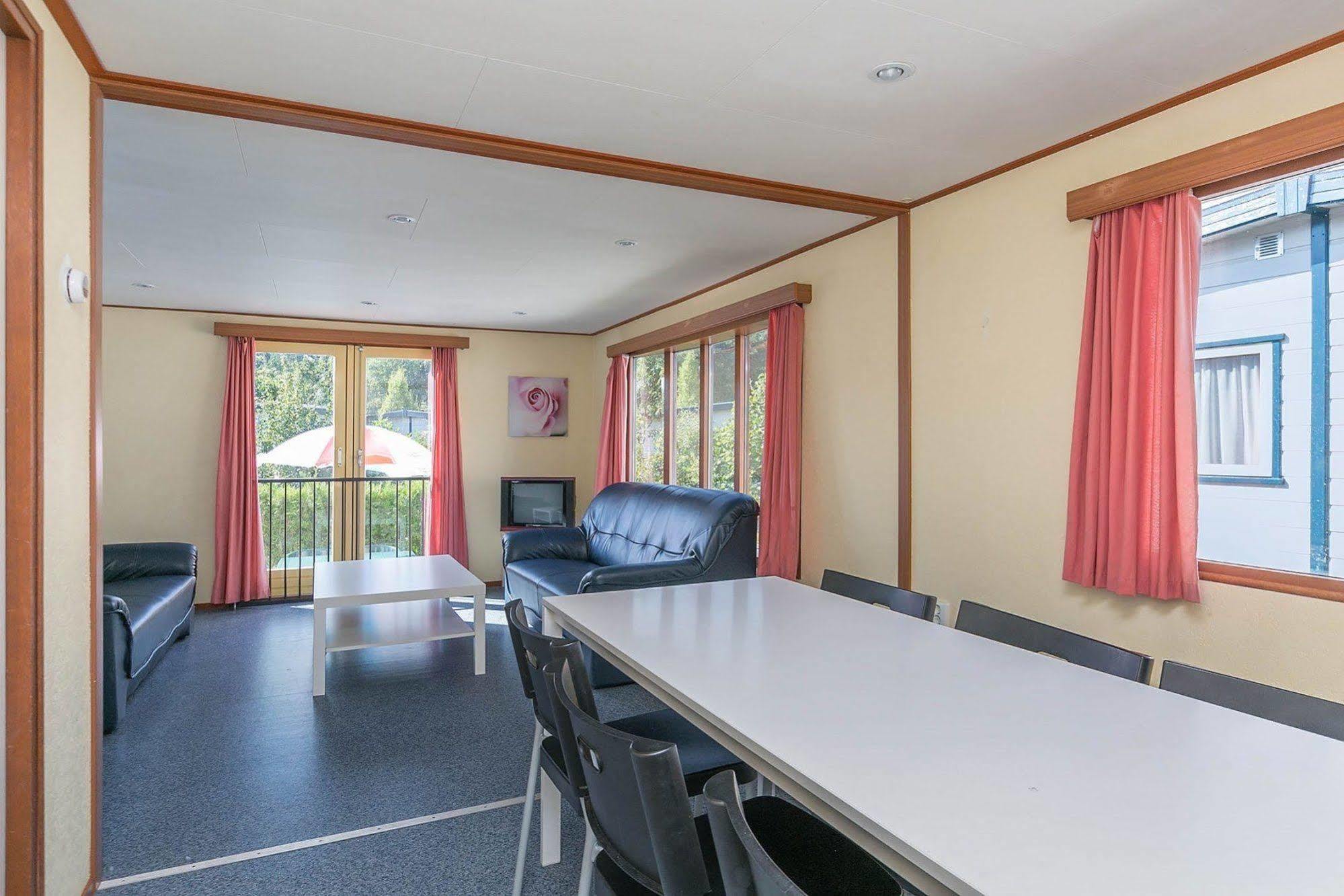 Oostappen Vakantiepark Prinsenmeer Bv Asten Bagian luar foto
